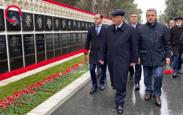 Əli İnsanov Şəhidlər xiyabanını ziyarət etdi