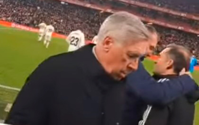 ancelotti-saqqizini-azarkese-hediyye-etdi