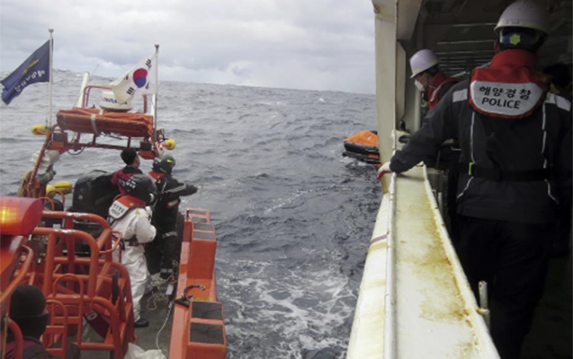 Çin gəmisi Yaponiya sahillərində qəzaya düşdü