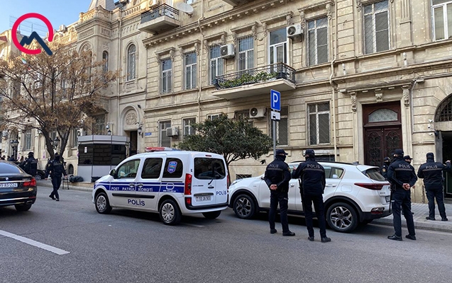 Какова ситуация перед посольством Ирана в Азербайджане?
