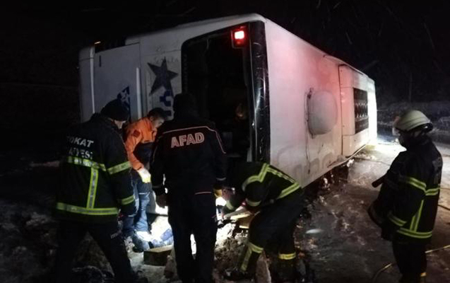 Türkiyədə avtobus aşdı, ölən və yaralananlar var