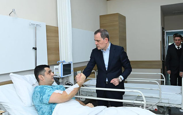 nazir-sefirliyimize-hucumda-yaralananlara-bas-cekdi