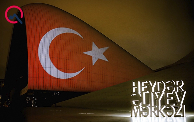 Центр Гейдара Алиева окрасился в цвет флага Турции