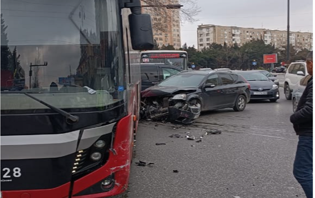 bakubus-avtobusu-qezaya-dusdu