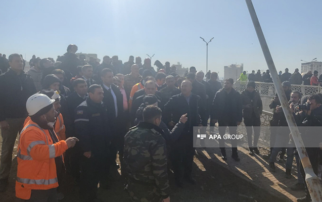 ceyhun-bayramov-ve-etibar-mirzeyev-xilasedicilerimizin-emeliyyat-apardigi-erazide