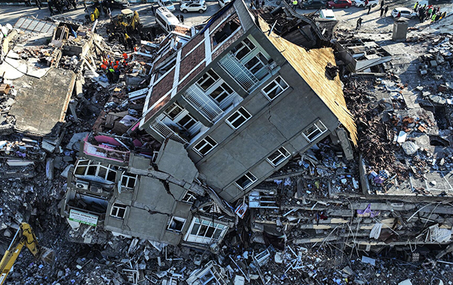 “Eşidincə ata yurdda depremi, axdı yaşım, döndü başım, Türkiyə…”