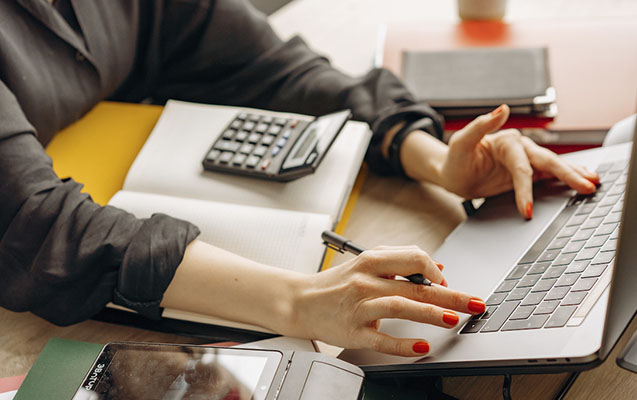 jurnalistlerin-is-staji-emek-muqavilesi-ile-calisdiqlari-dovr-hesab-olunur