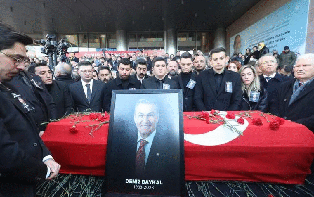 deniz-baykal-defn-edildi