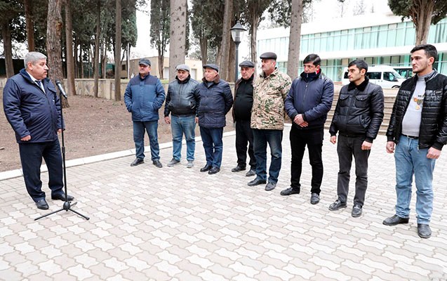 sahibkarlari-aciq-mikrofona-getiren-eyni-istek