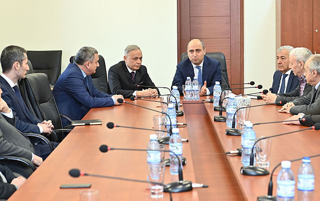 yeni-rektoru-kollektive-nazir-teqdim-etdi
