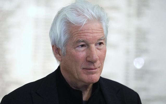 ailesi-ile-istirahet-eden-ricard-gir-xestexanaliq-oldu