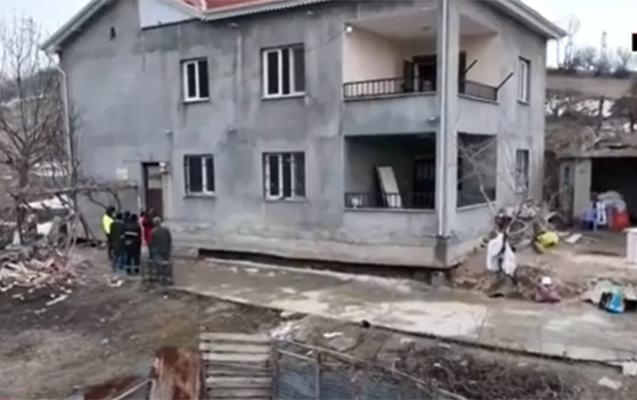 Zəlzələ evi havaya qaldırıb yerini dəyişdi - Video