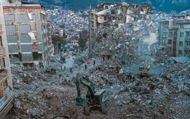 turkiyede-zelzelede-olenlerin-sayi-43-mini-otdu