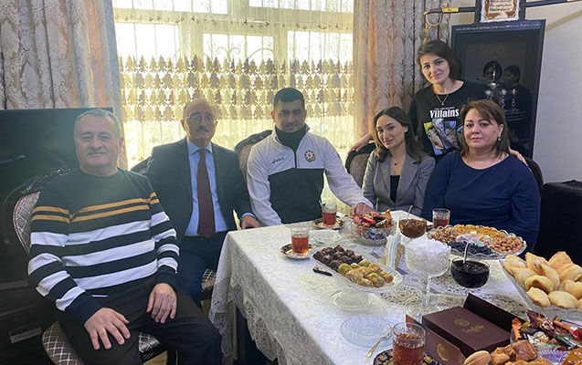 vasif-tagiyeve-ev-sehid-orxanin-ailesine-ve-mahire-pul-verildi