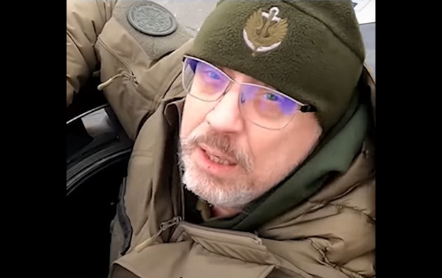 Tankı sınaqdan keçirən nazir Moskvanın yolunu soruşdu - Video