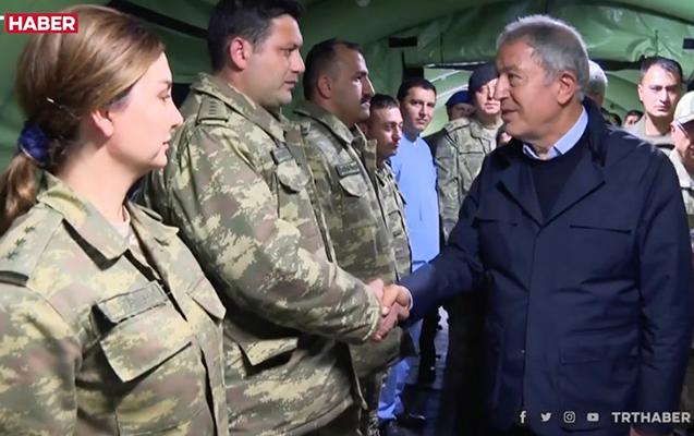 akar-zelzele-bolgesindeki-tibb-personalimizla-gorusdu