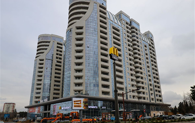 blue-residence-kompleksinde-yeni-mcdonalds-restorani-ve-mccafe-acilib