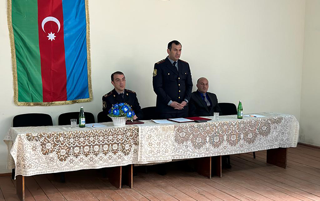 daskesen-polisi-mekteblilerle-gorusdu