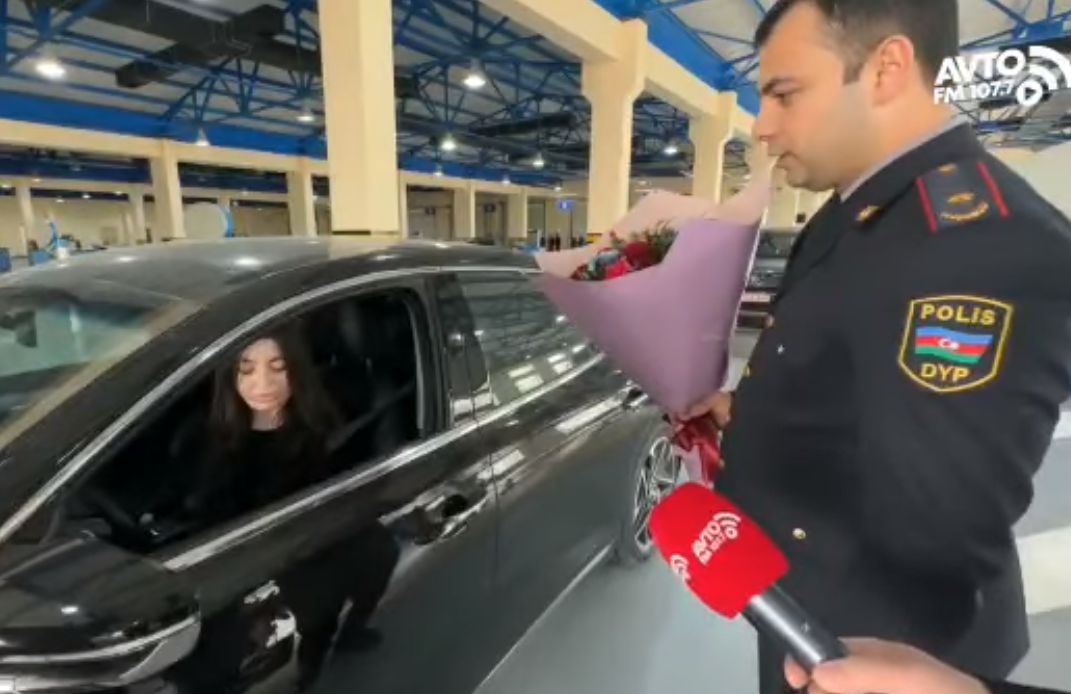 avtomobillerini-texniki-baxisa-aparan-qadinlara-hediyye-verildi