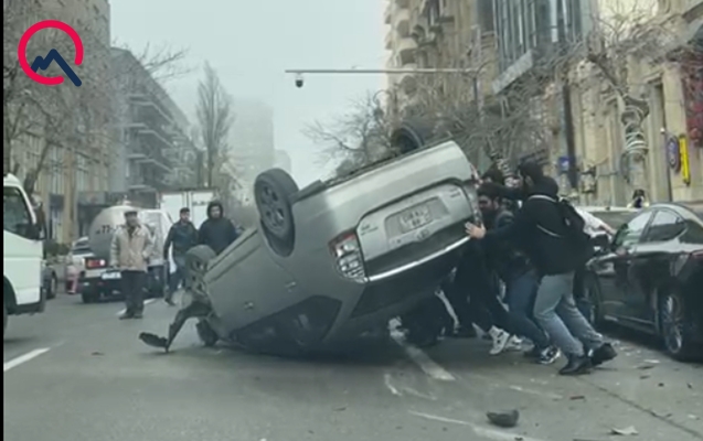 bakinin-merkezinde-prius-asdi