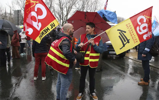 fransada-insanlar-pensiya-yasinin-artirilmasina-etiraz-edir