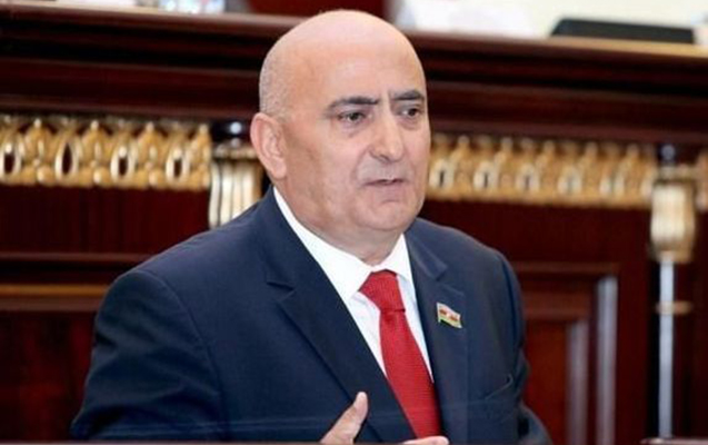 huquqa-75-nefer-qebul-olur-amma-100-nefer-bitirir