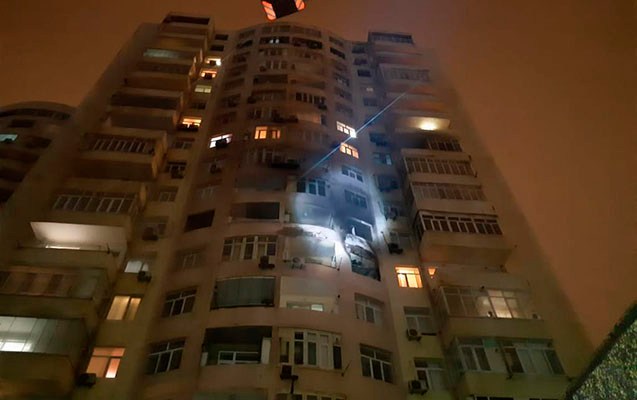 bakida-coxmertebeli-yasayis-binasindaki-yangin-sondurulub