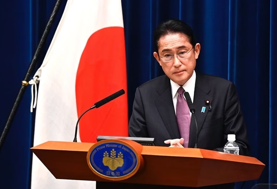 С неожиданным визитом в Украину прибыл премьер-министр Японии