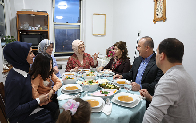 emine-erdogan-nyu-yorkda-iftar-sufresinde