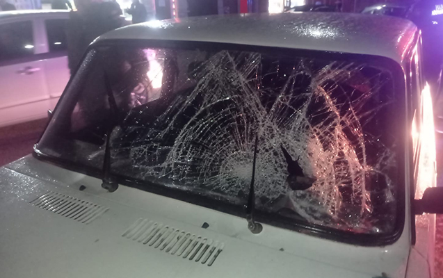 Gəncədə sürücü piyadaları vurdu — Fotolar