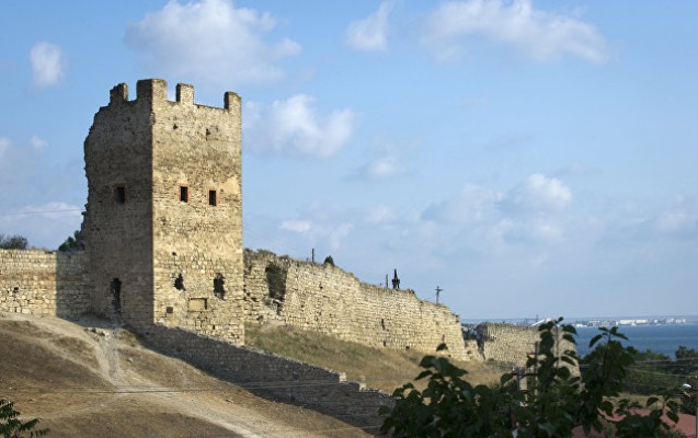 Soqolini olgan odam ofitsiantni sikdi