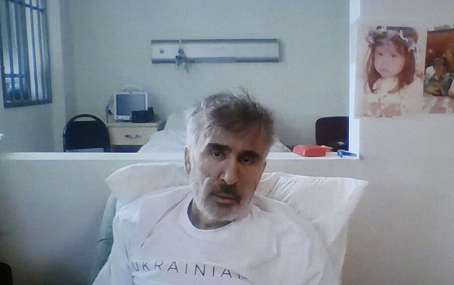 saakasvili-3-il-sonra-ilk-defe-mehkeme-iclasina-getdi