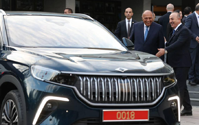 cavusoglu-misirli-hemkarini-toggla-iftara-apardi