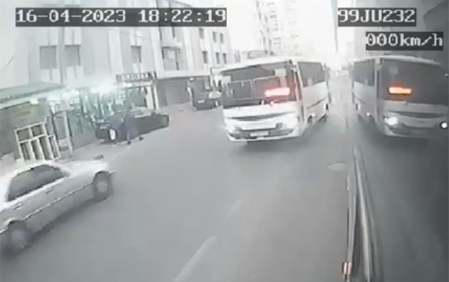 xirdalanda-avtobus-qesden-qeza-toredib