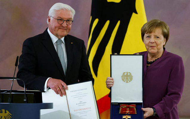 merkel-bu-mukafata-layiq-gorulen-3-cu-sexs-oldu