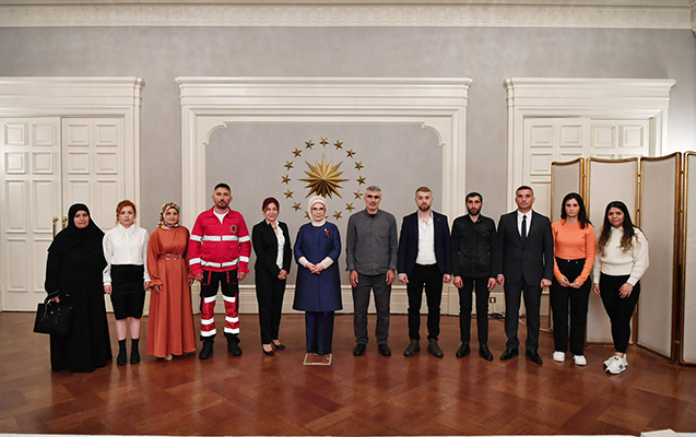 server-besirli-emine-erdoganin-verdiyi-iftar-sufresinde