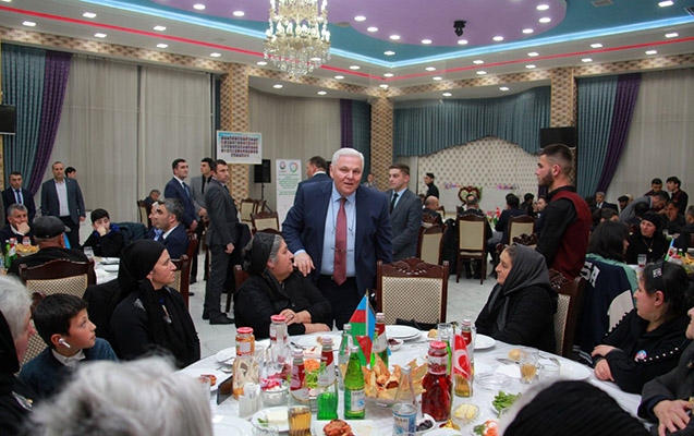 sekide-sehid-aileleri-ucun-iftar-sufresi-teskil-olunub