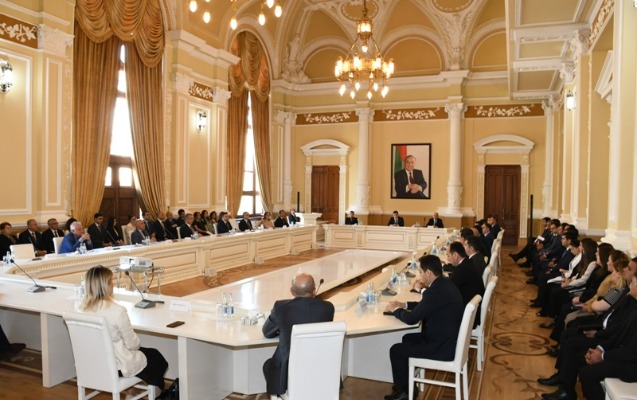 heyder-eliyev-kitabinin-nesrine-baslanilir