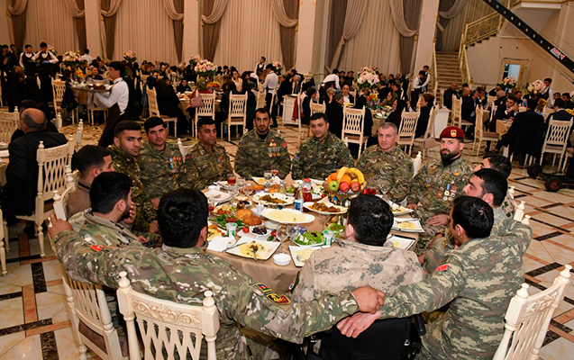 abseronda-iftar-sufreleri-acildi