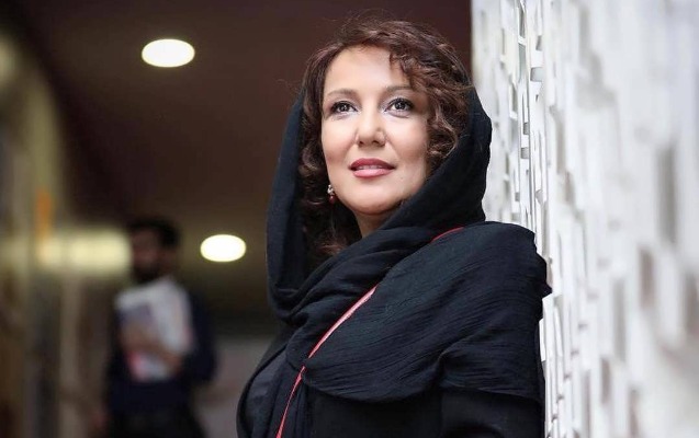 meshur-aktrisa-tedbire-hicabsiz-getdi-direktor-isden-cixarildi