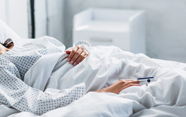 bakida-hotelde-21-yasli-qiz-olumcul-zeherlendi