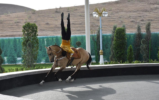 turkmenistandaki-at-bayramindan