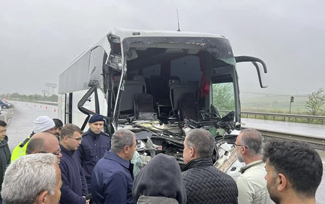 turkiyede-agir-qezada-31-usaq-yaralandi