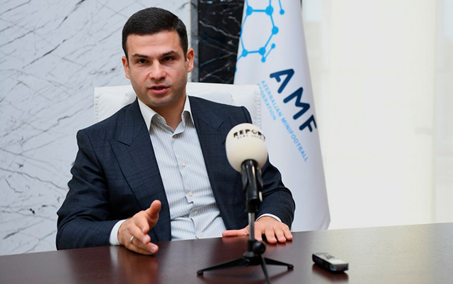 resad-sadiqovla-danisiqlar-gedir