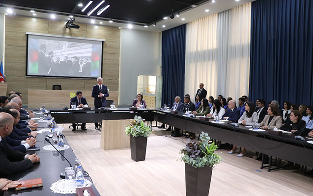 etsn-de-heyder-eliyevin-100-illiyi-ile-bagli-konfrans-kecirildi