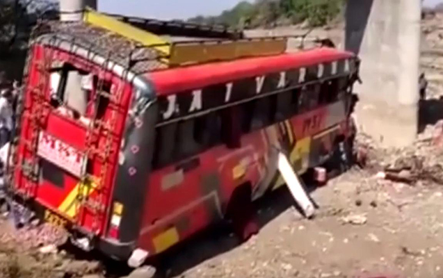 hindistanda-avtobus-korpuden-asdi