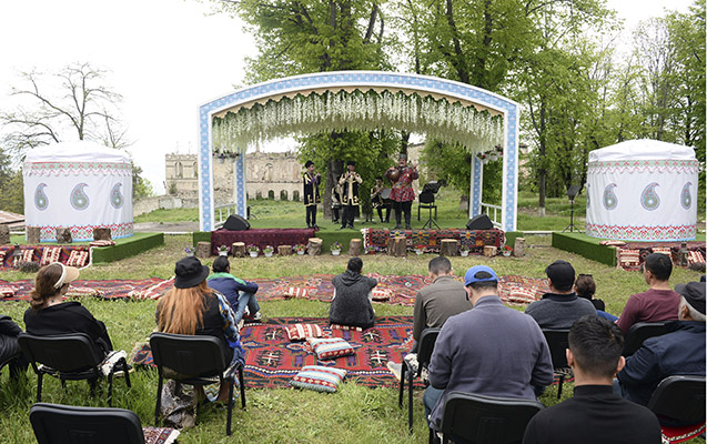 “Xarıbülbül” Beynəlxalq Musiqi Festivalı başladı