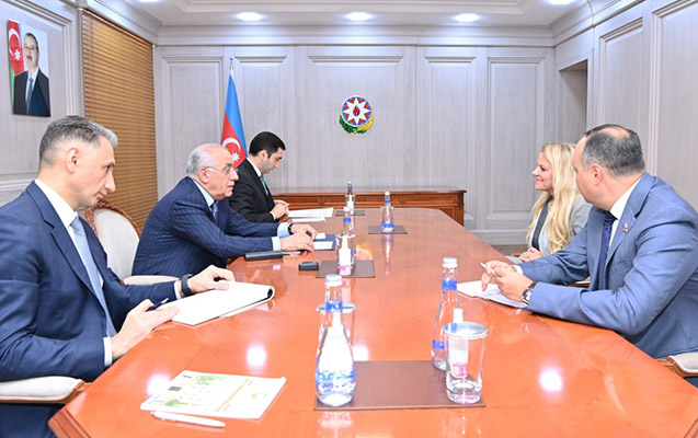 eli-esedov-spacex-sirketinin-prezidenti-ile-gorusdu