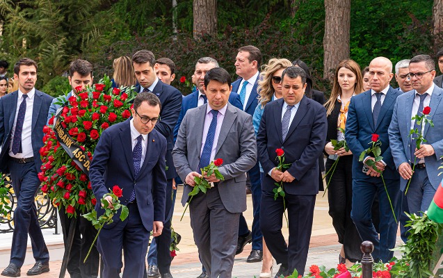 muganbankin-emekdaslari-heyder-eliyevin-xatiresini-yad-edibler