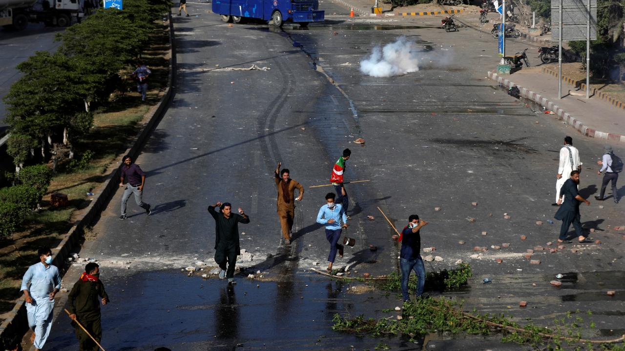 Dost ölkədə ara qarışdı: etirazlar başladı, ölən var - FOTOLAR